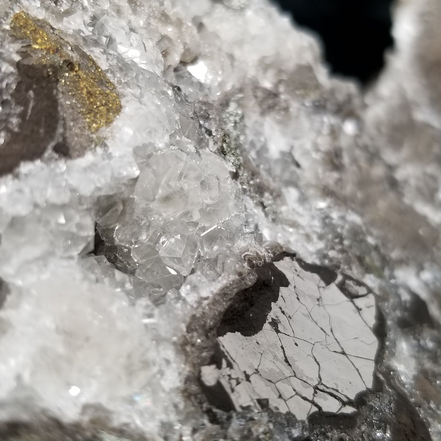 #33014 Super clear Nailhead Spar Calcite geode, Chalcopyrite ore and multiple small fossils in the matrix