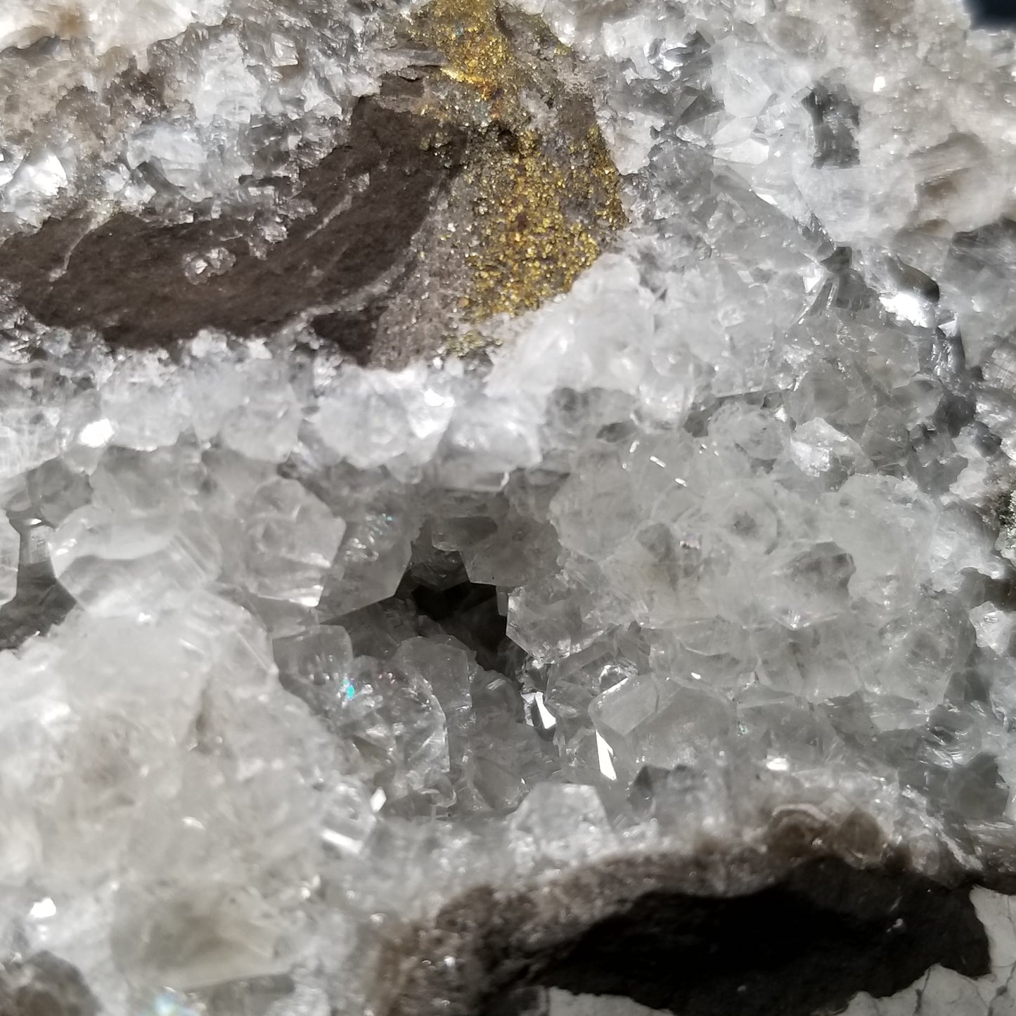 #33014 Super clear Nailhead Spar Calcite geode, Chalcopyrite ore and multiple small fossils in the matrix