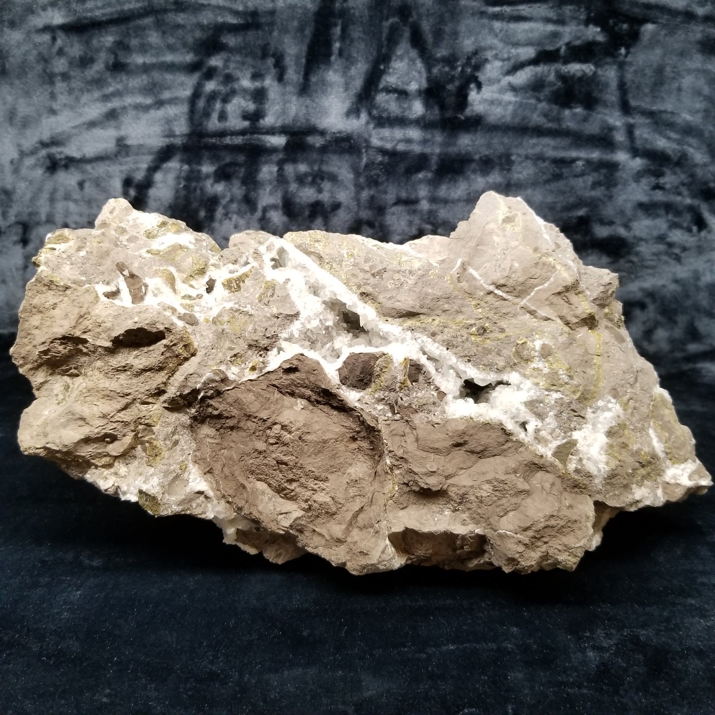 #33009 Super clear Nailhead Spar Calcite geode, Chalcopyrite ore and multiple small fossils in the matrix