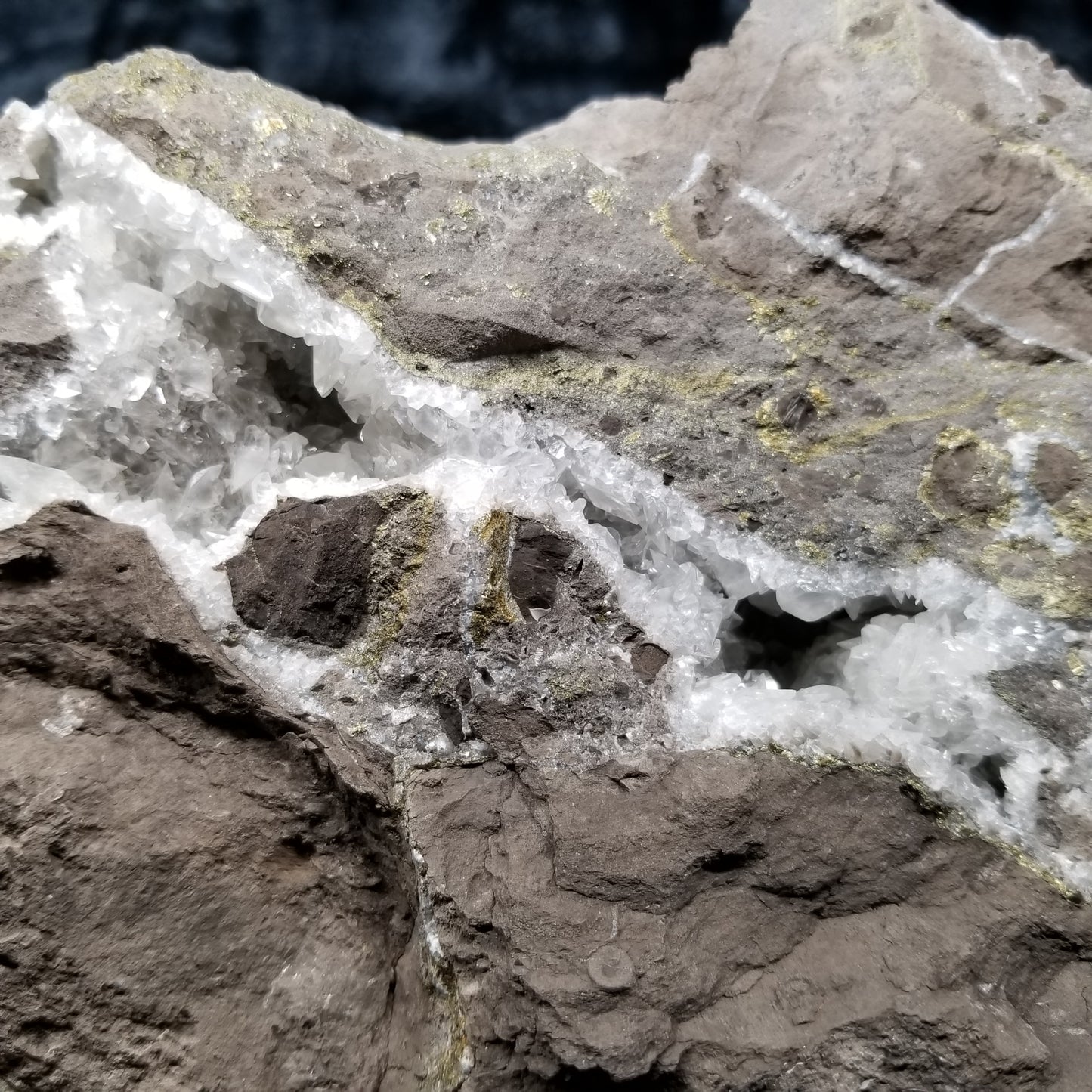 #33009 Super clear Nailhead Spar Calcite geode, Chalcopyrite ore and multiple small fossils in the matrix