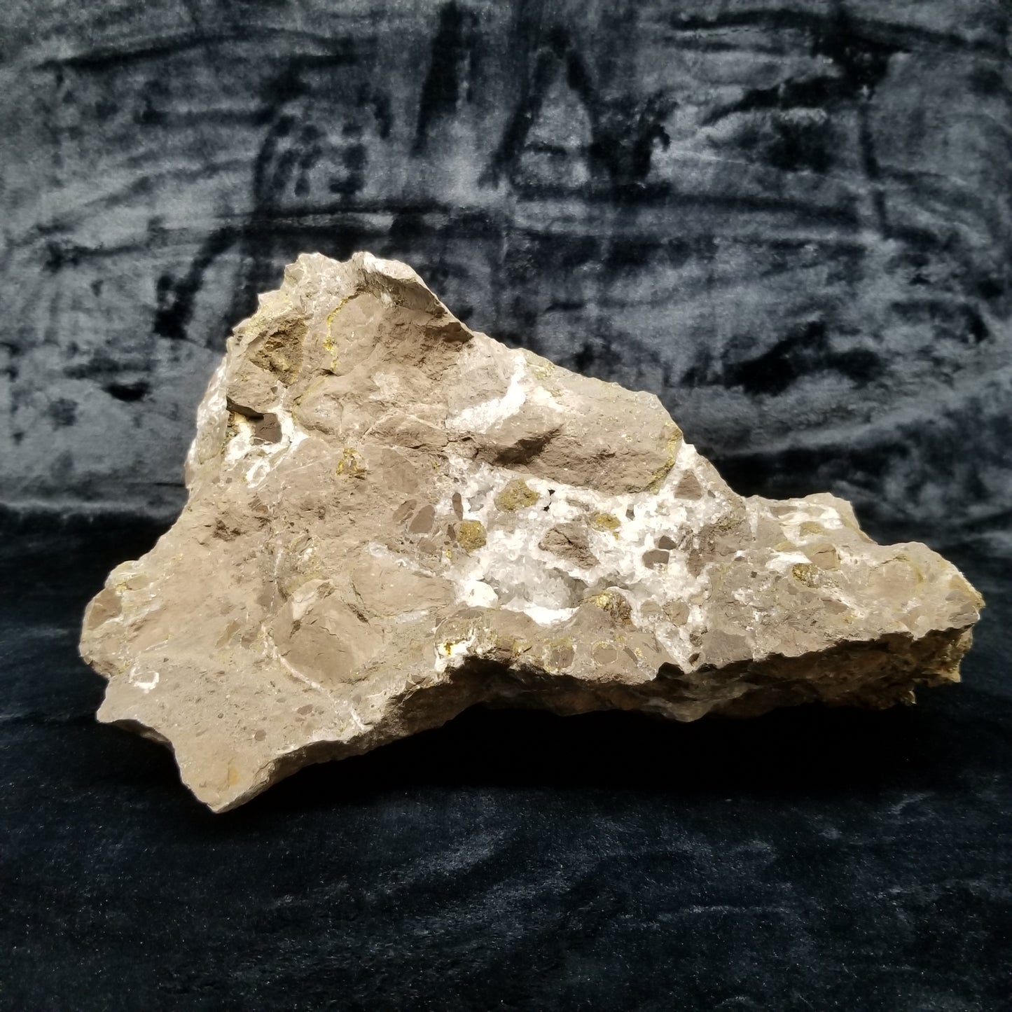 #33009 Super clear Nailhead Spar Calcite geode, Chalcopyrite ore and multiple small fossils in the matrix