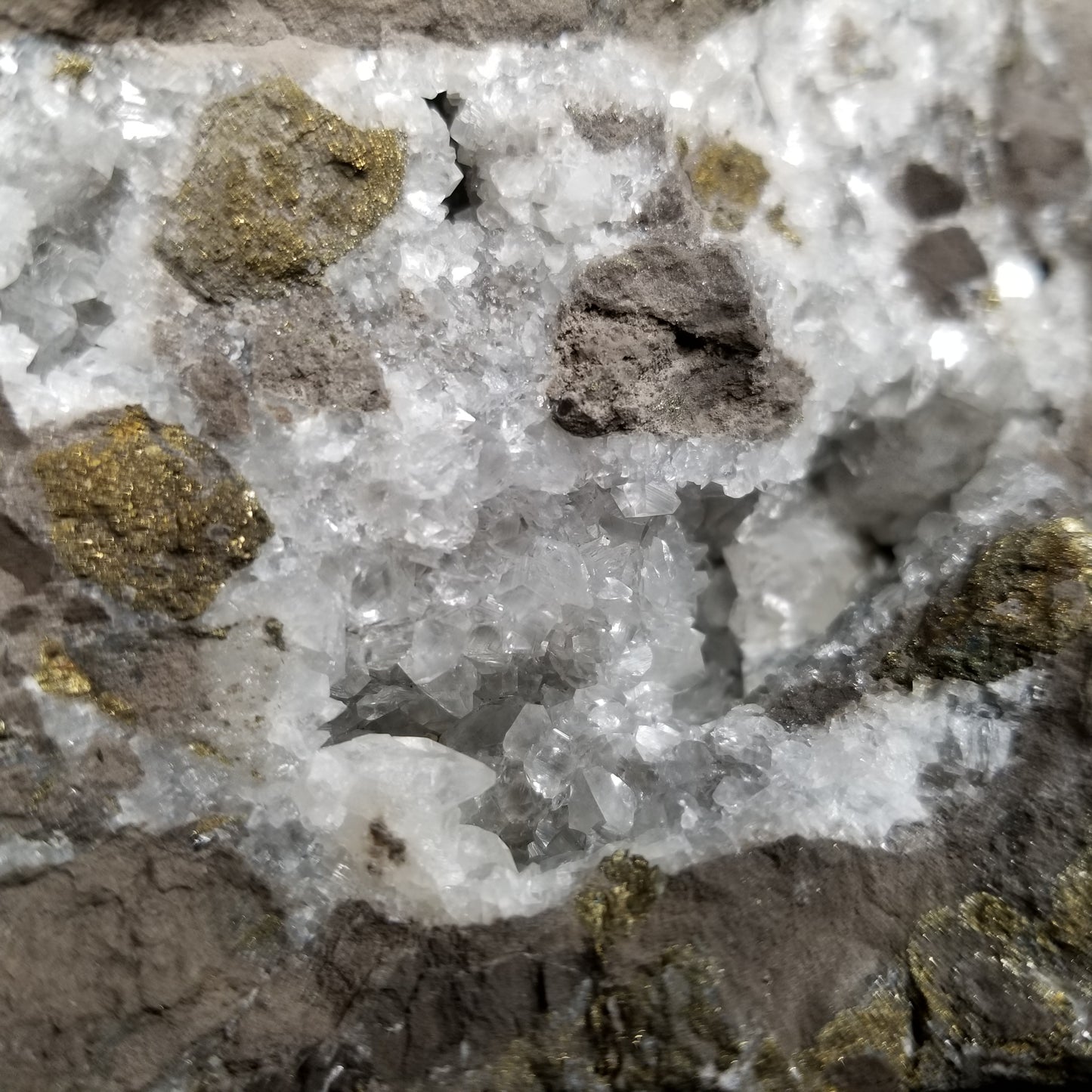#33009 Super clear Nailhead Spar Calcite geode, Chalcopyrite ore and multiple small fossils in the matrix
