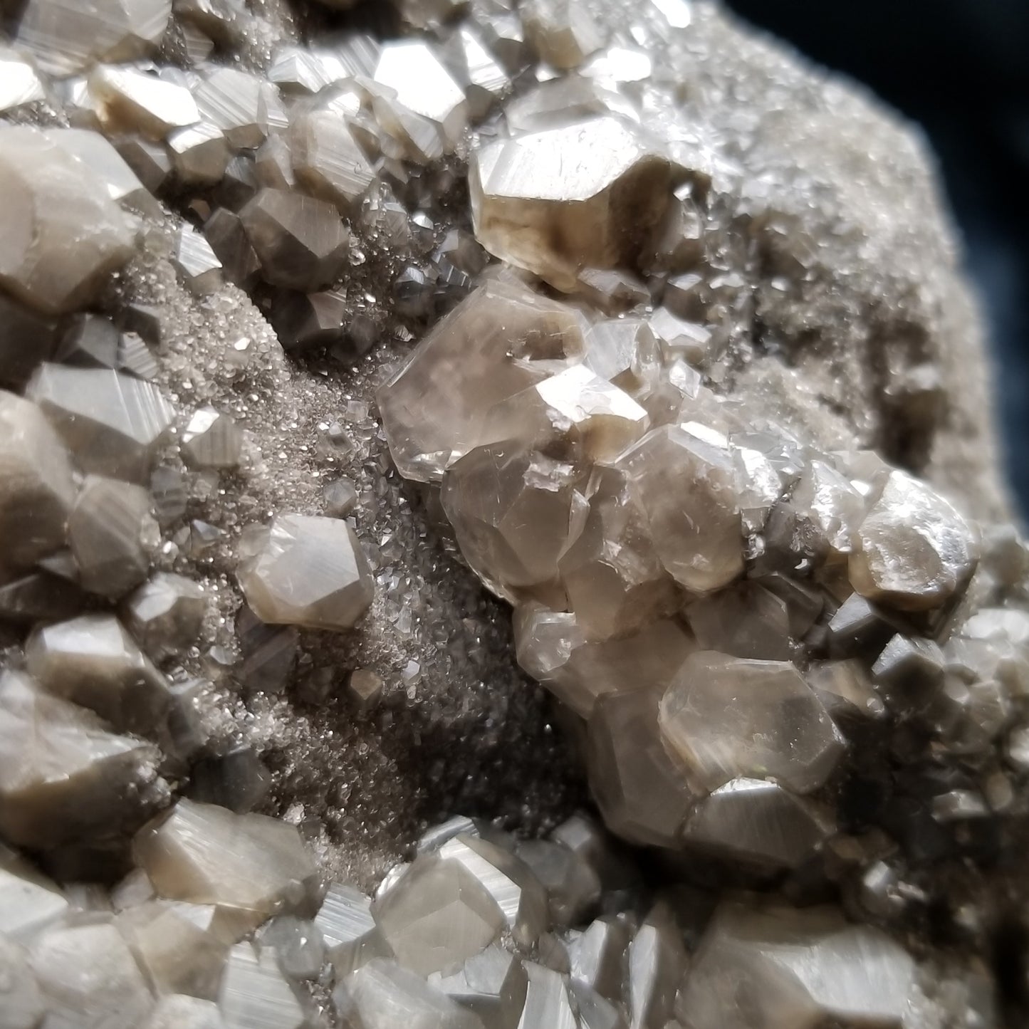 #33017 Special formation of Nailhead Spar Calcite cluster, Chalcopyrite ore and multiple small fossils in the matrix
