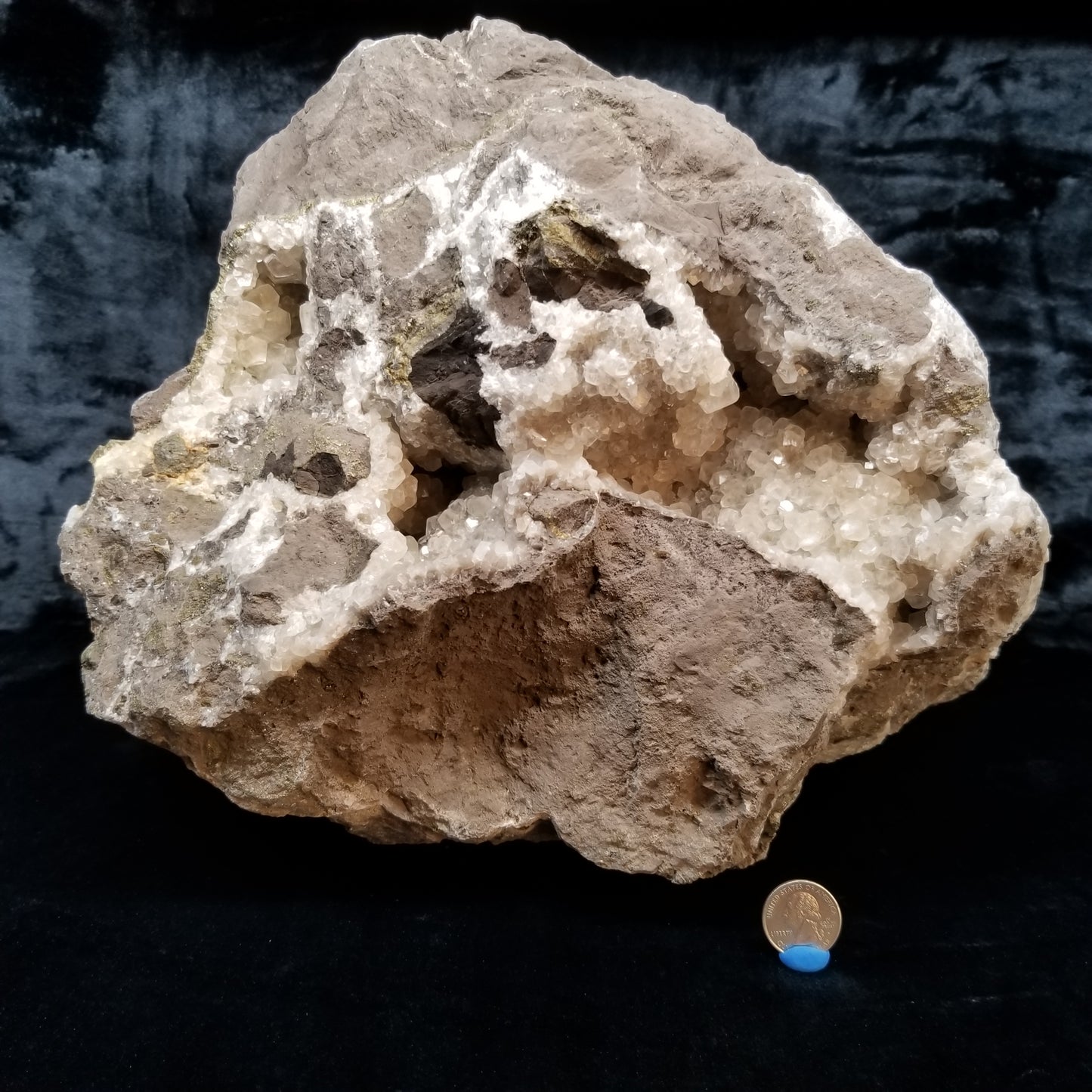 #33022 Super clear Nailhead Spar Calcite geode, Chalcopyrite ore and multiple small fossils in the matrix