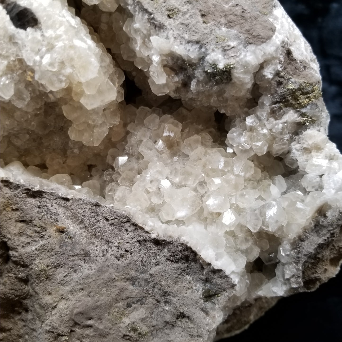 #33022 Super clear Nailhead Spar Calcite geode, Chalcopyrite ore and multiple small fossils in the matrix