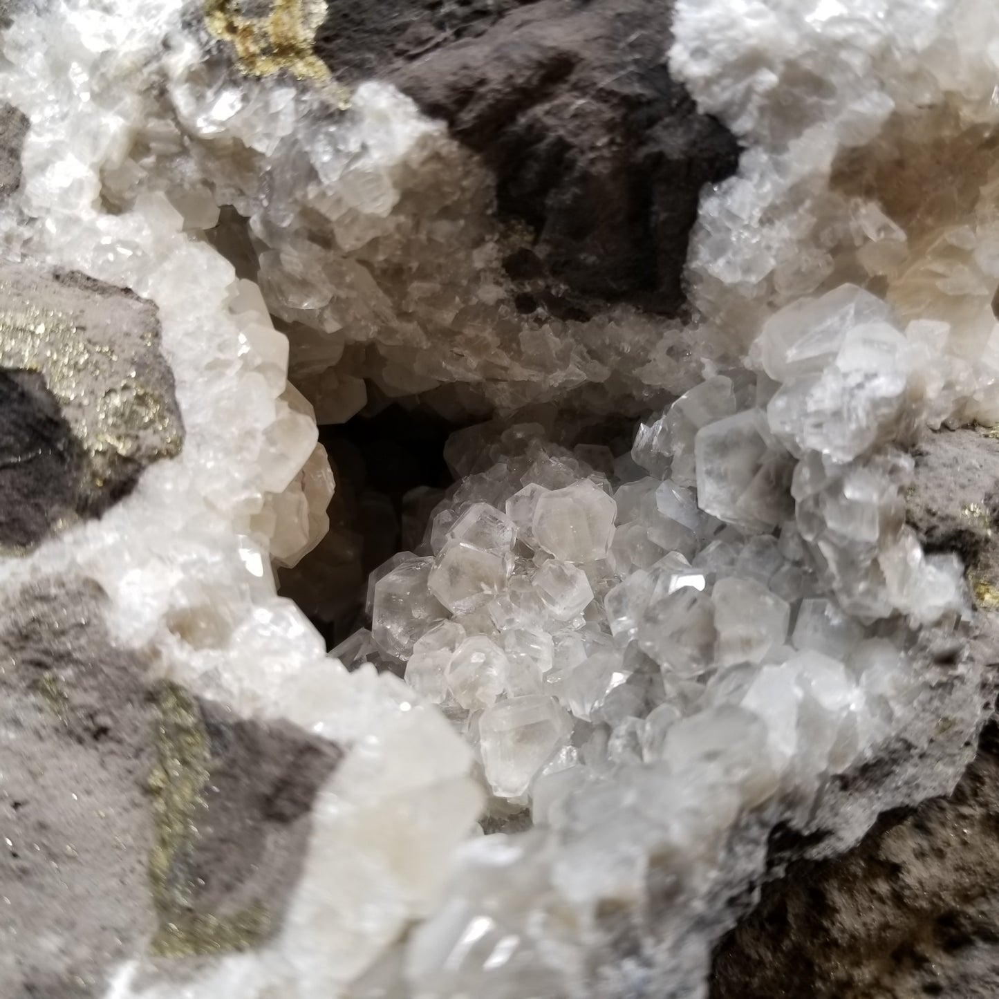 #33022 Super clear Nailhead Spar Calcite geode, Chalcopyrite ore and multiple small fossils in the matrix