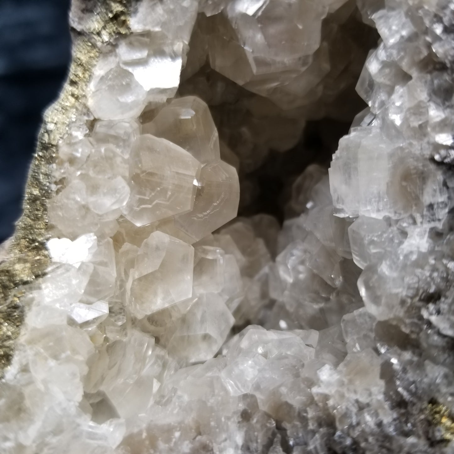 #33022 Super clear Nailhead Spar Calcite geode, Chalcopyrite ore and multiple small fossils in the matrix