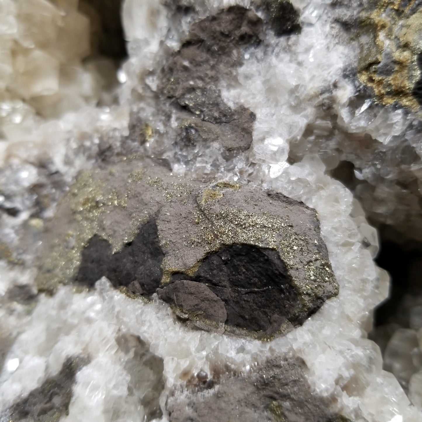 #33022 Super clear Nailhead Spar Calcite geode, Chalcopyrite ore and multiple small fossils in the matrix