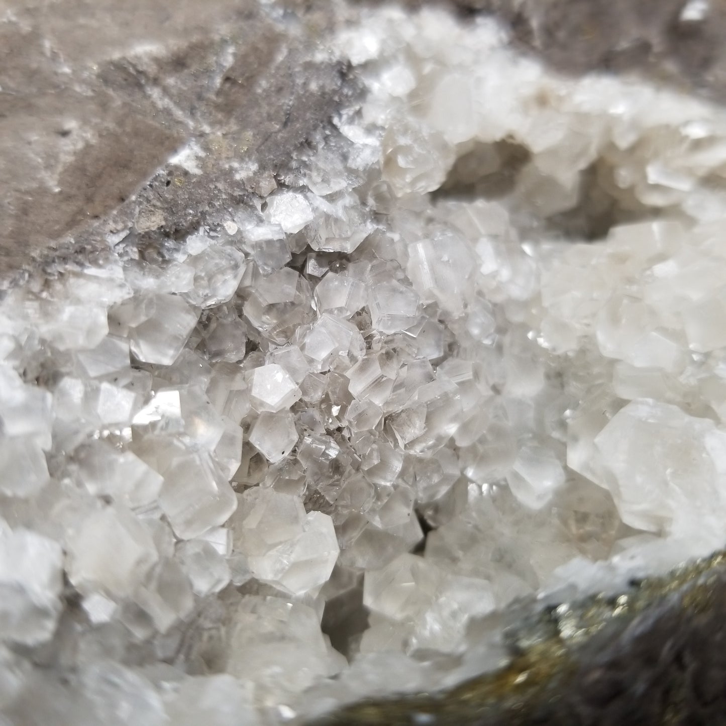 #33022 Super clear Nailhead Spar Calcite geode, Chalcopyrite ore and multiple small fossils in the matrix