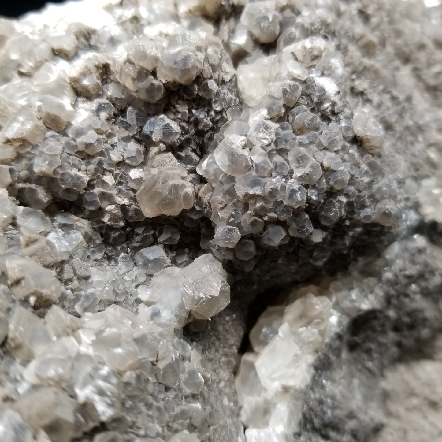 #33023 Super clear Nailhead Spar Calcite goede, Chalcopyrite ore and multiple small fossils in the matrix
