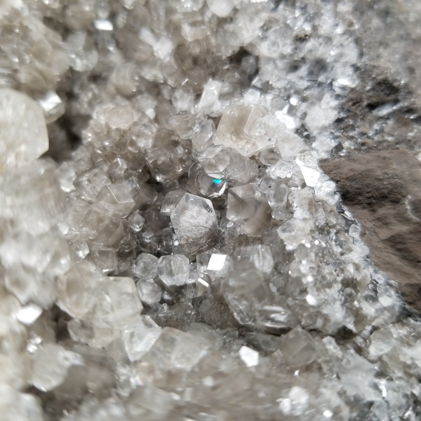 #33023 Super clear Nailhead Spar Calcite goede, Chalcopyrite ore and multiple small fossils in the matrix