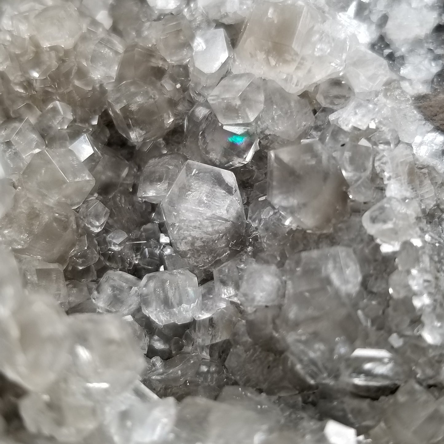 #33023 Super clear Nailhead Spar Calcite goede, Chalcopyrite ore and multiple small fossils in the matrix