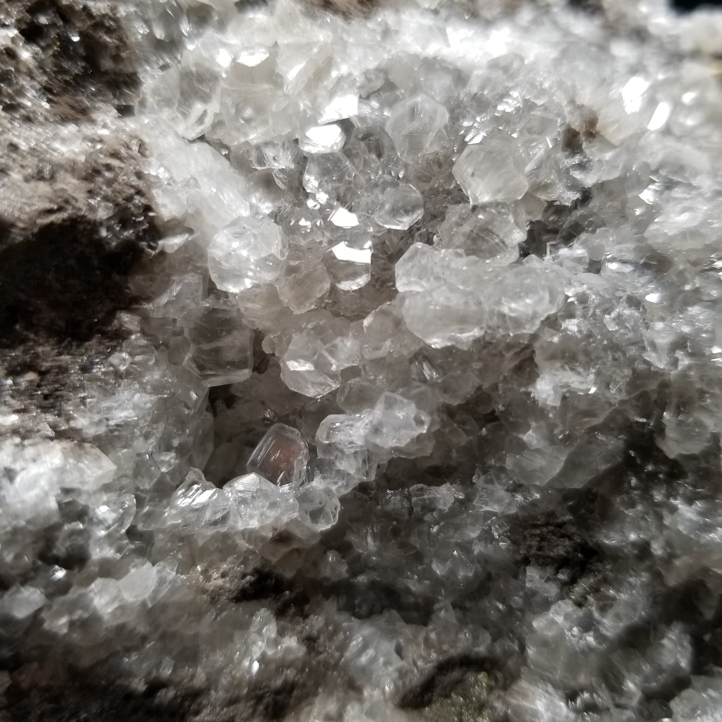 #33023 Super clear Nailhead Spar Calcite goede, Chalcopyrite ore and multiple small fossils in the matrix