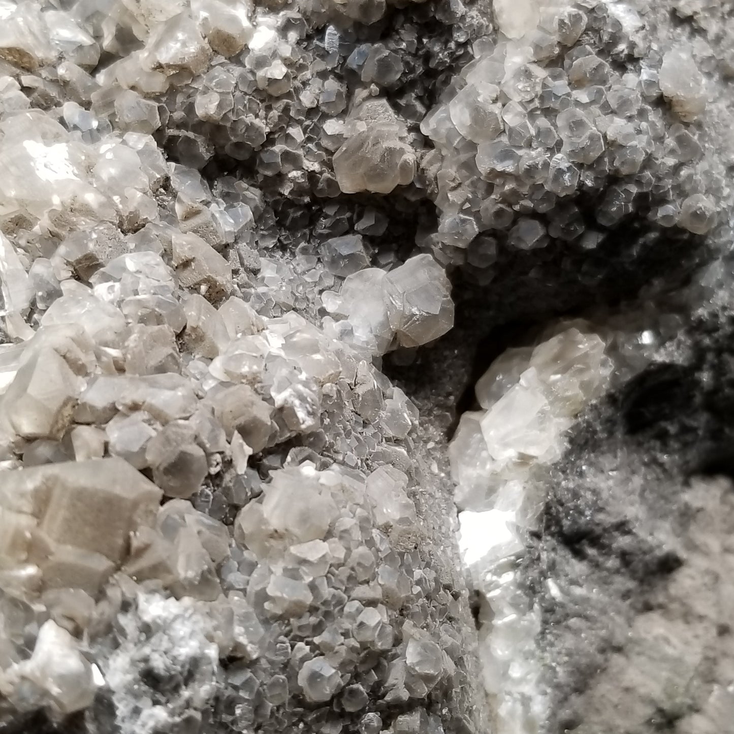#33023 Super clear Nailhead Spar Calcite goede, Chalcopyrite ore and multiple small fossils in the matrix