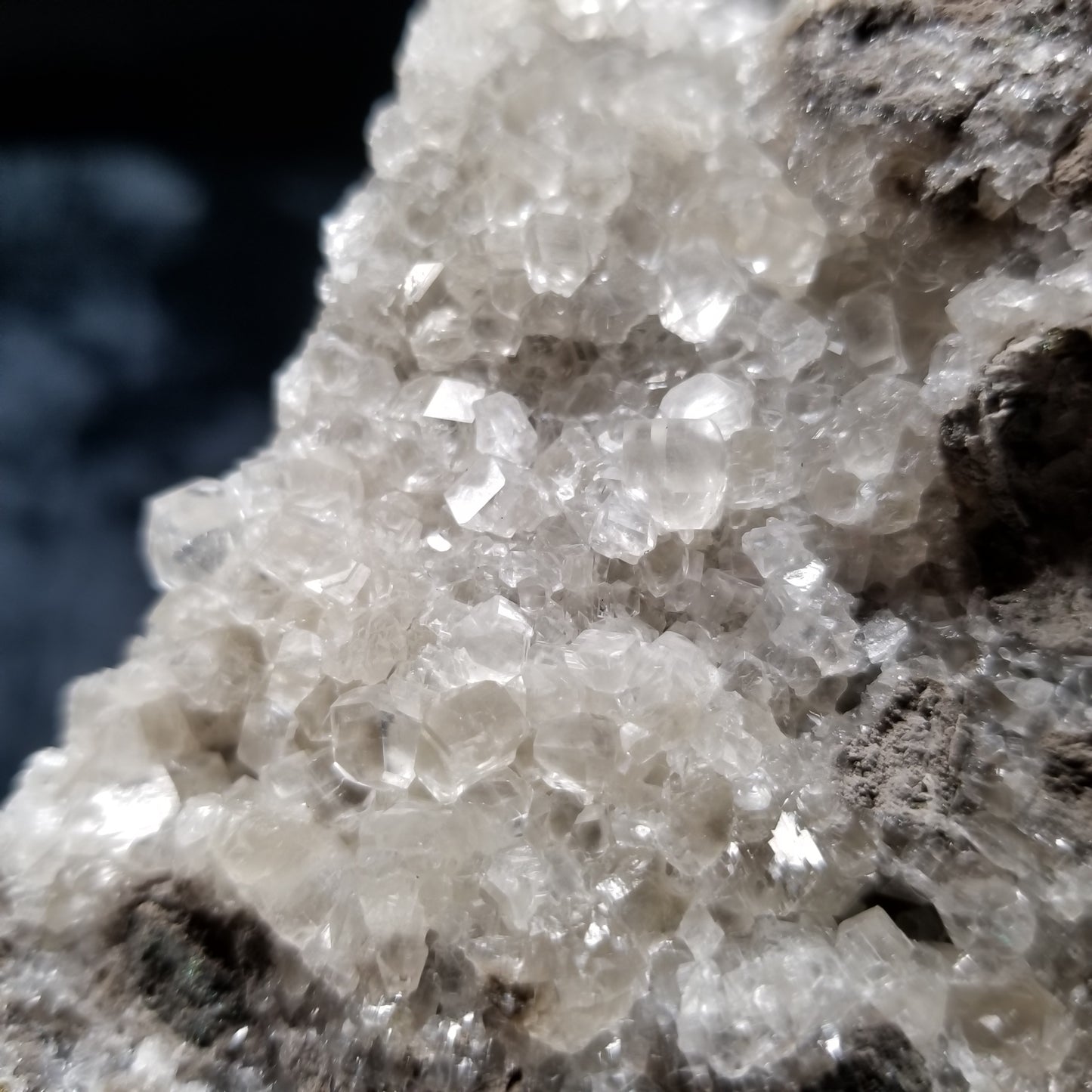 #33023 Super clear Nailhead Spar Calcite goede, Chalcopyrite ore and multiple small fossils in the matrix