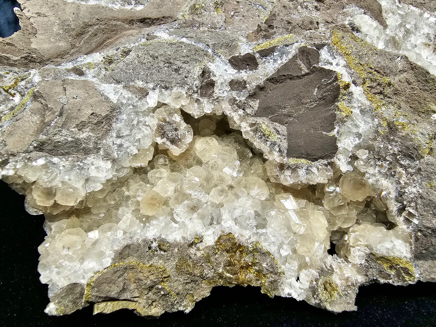 #33030 Super clear Nailhead Spar Calcite geode, Chalcopyrite ore and multiple small fossils in the matrix