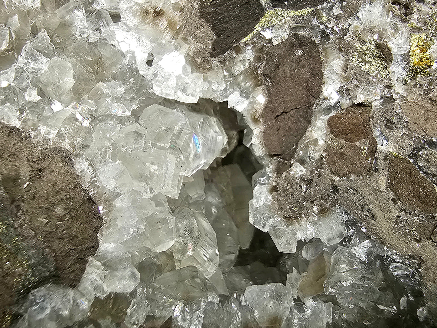 #33030 Super clear Nailhead Spar Calcite geode, Chalcopyrite ore and multiple small fossils in the matrix