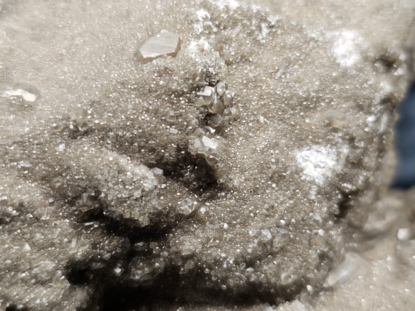 #33025 Special formation of Nailhead Spar Calcite cluster, Chalcopyrite ore and multiple small fossils in the matrix