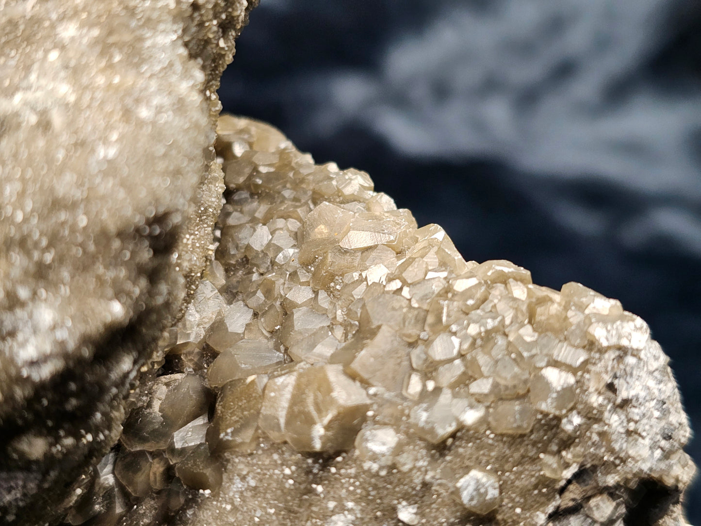 #33025 Special formation of Nailhead Spar Calcite cluster, Chalcopyrite ore and multiple small fossils in the matrix