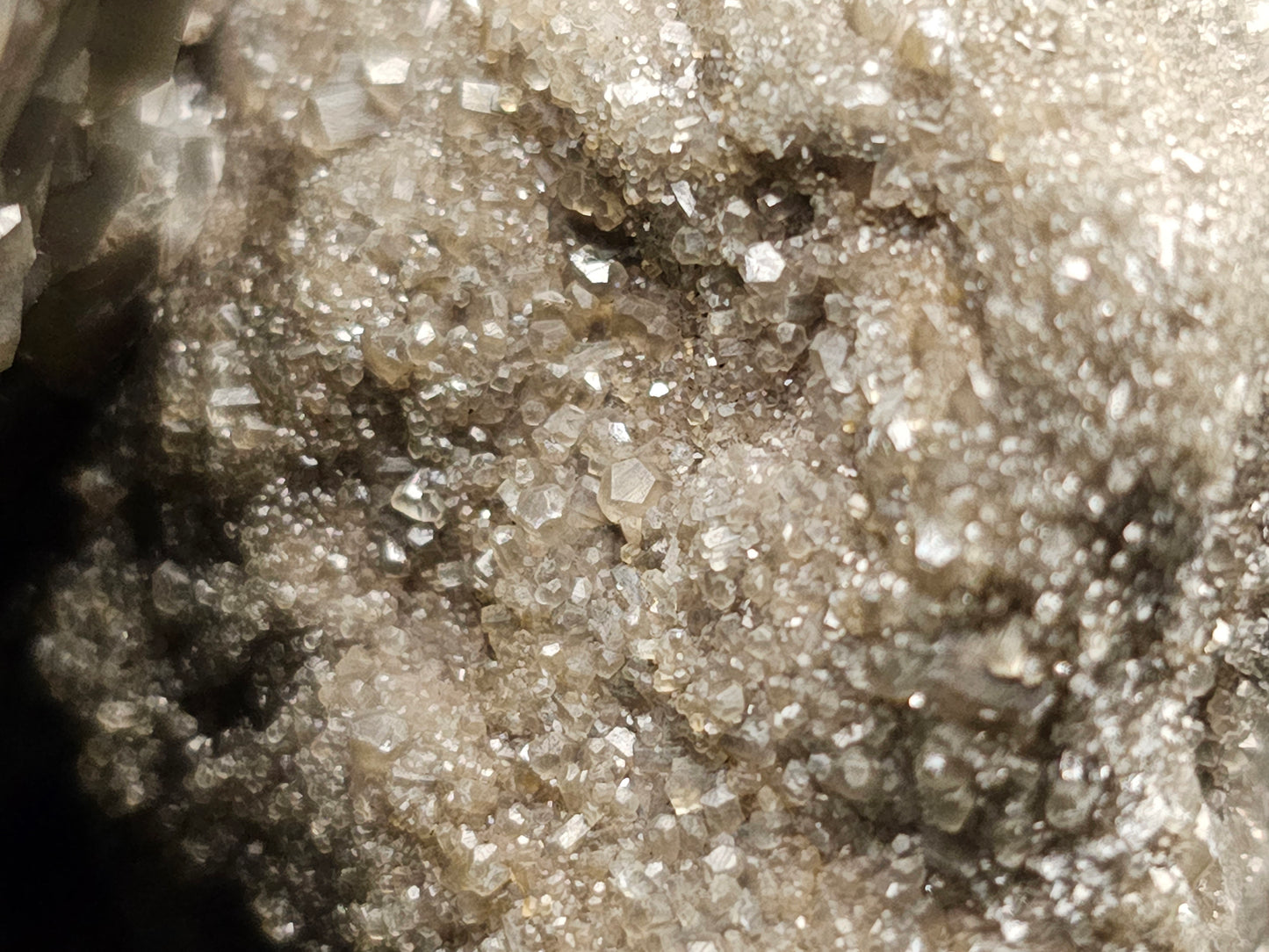 #33025 Special formation of Nailhead Spar Calcite cluster, Chalcopyrite ore and multiple small fossils in the matrix