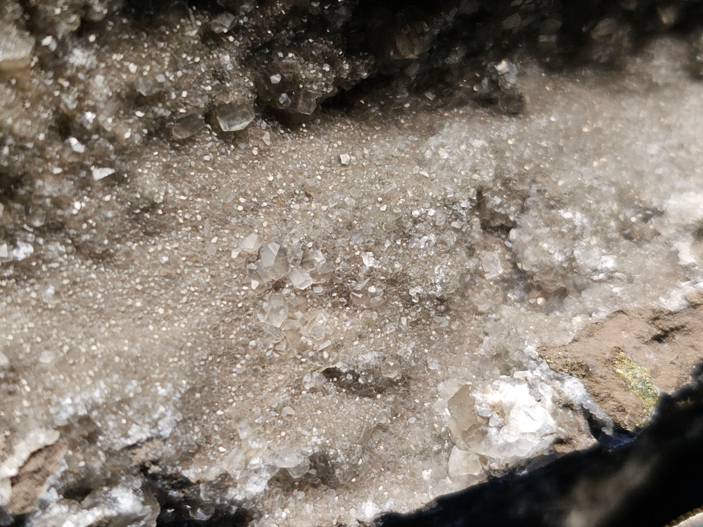 #33025 Special formation of Nailhead Spar Calcite cluster, Chalcopyrite ore and multiple small fossils in the matrix