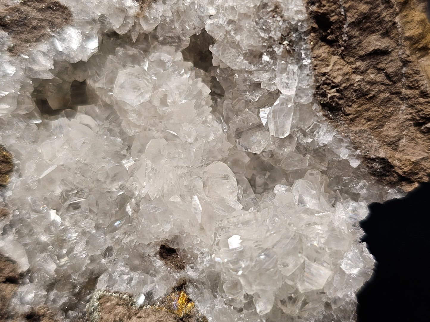 #33042 Super clear Nailhead Spar Calcite geode, Chalcopyrite ore and multiple small fossils in the matrix