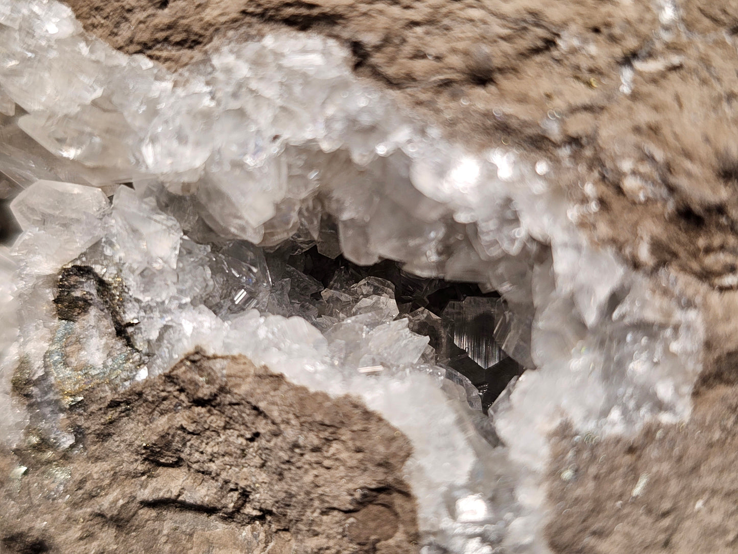 #33042 Super clear Nailhead Spar Calcite geode, Chalcopyrite ore and multiple small fossils in the matrix