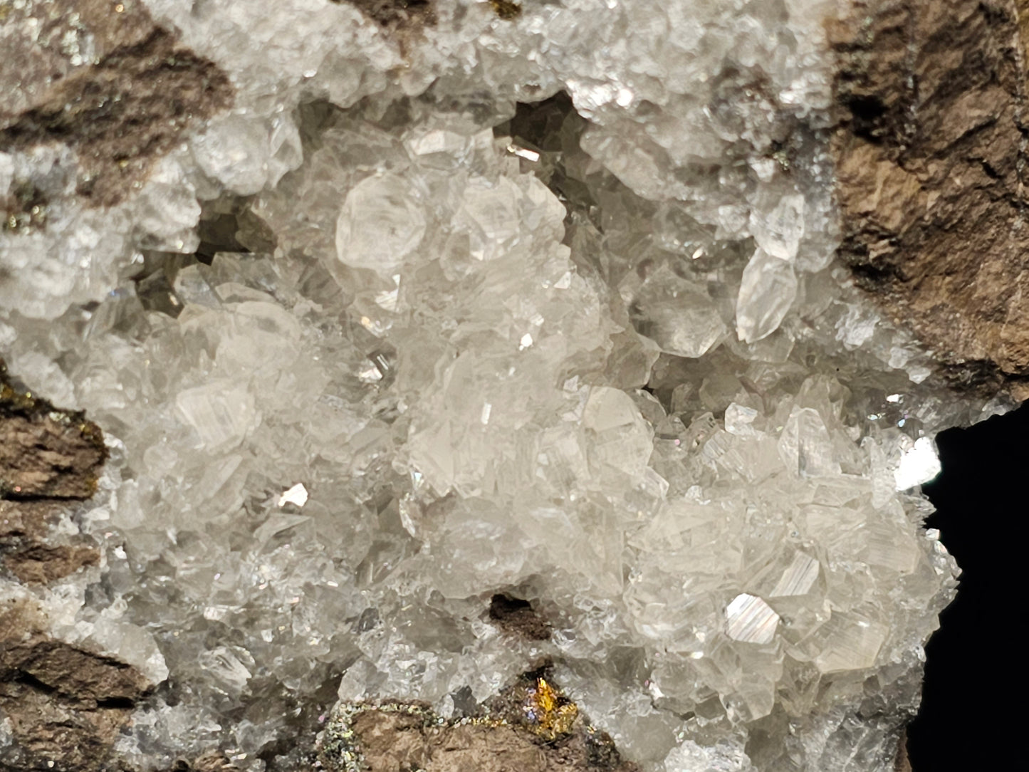 #33042 Super clear Nailhead Spar Calcite geode, Chalcopyrite ore and multiple small fossils in the matrix