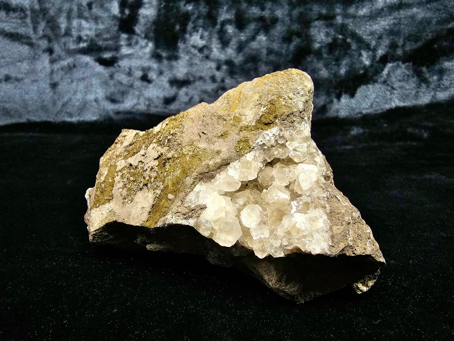 #33041 Super clear Nailhead Spar Calcite cluster, Chalcopyrite ore and multiple small fossils in the matrix