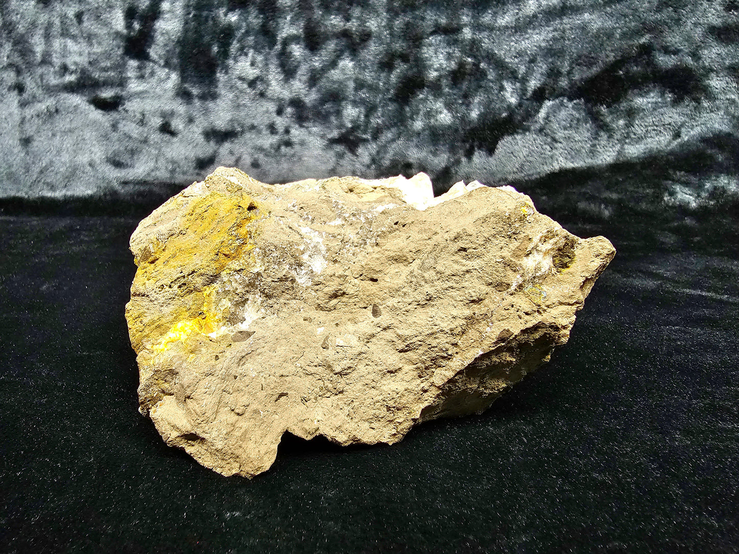 #33041 Super clear Nailhead Spar Calcite cluster, Chalcopyrite ore and multiple small fossils in the matrix