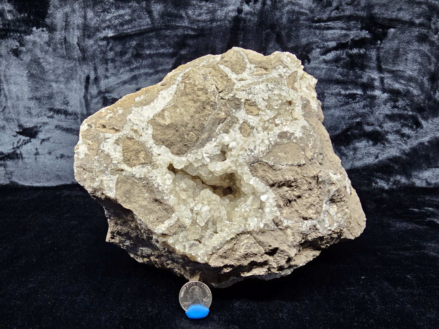 #33027 Super clear Nailhead Spar Calcite geode, Chalcopyrite ore and multiple small fossils in the matrix