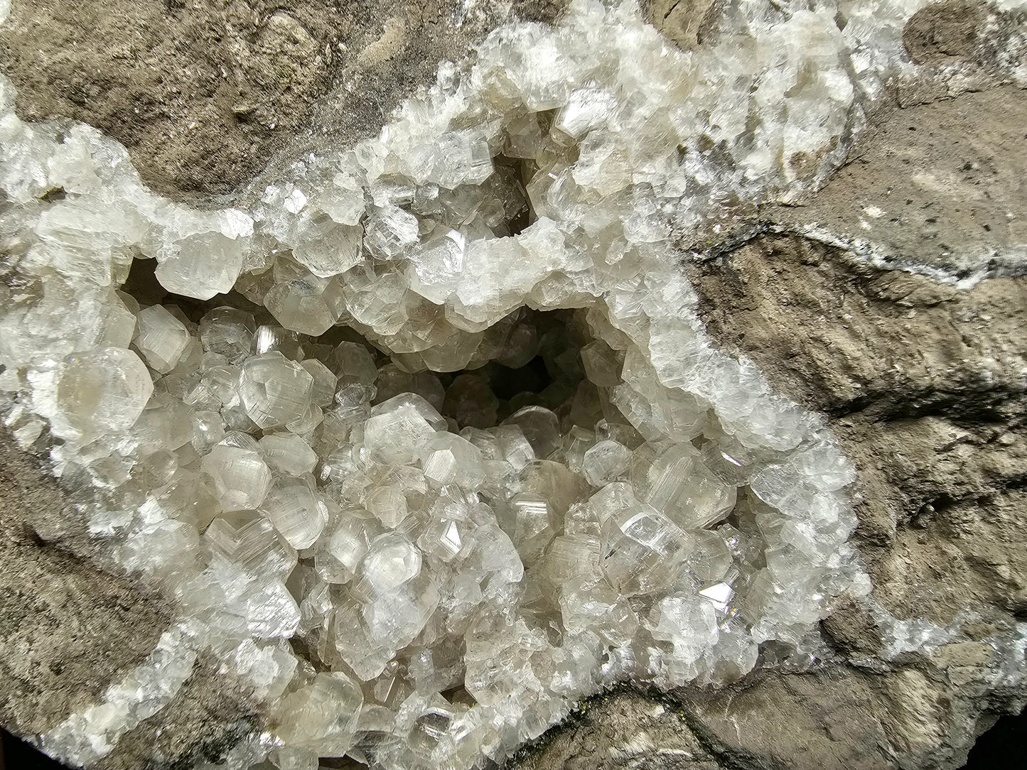 #33027 Super clear Nailhead Spar Calcite geode, Chalcopyrite ore and multiple small fossils in the matrix