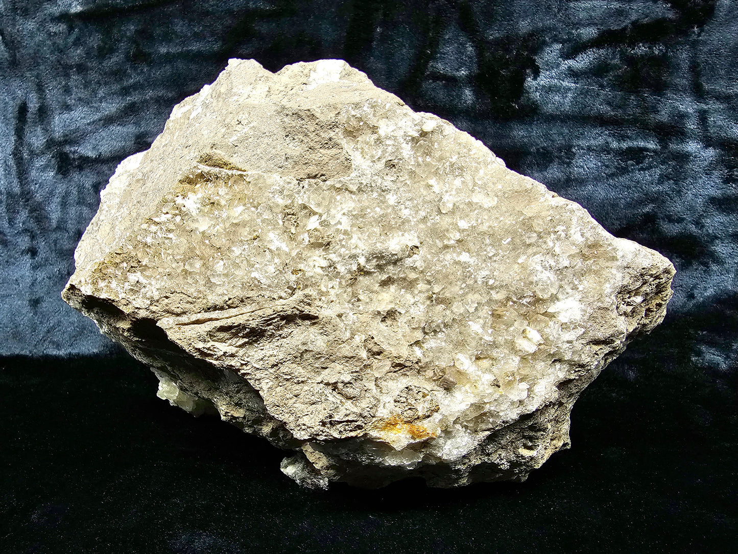 #33027 Super clear Nailhead Spar Calcite geode, Chalcopyrite ore and multiple small fossils in the matrix