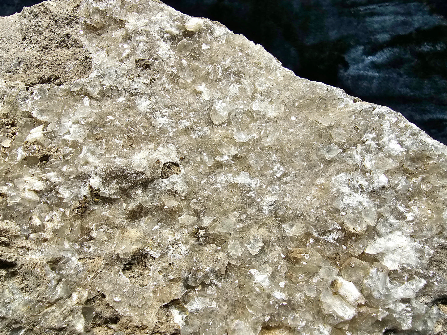 #33027 Super clear Nailhead Spar Calcite geode, Chalcopyrite ore and multiple small fossils in the matrix