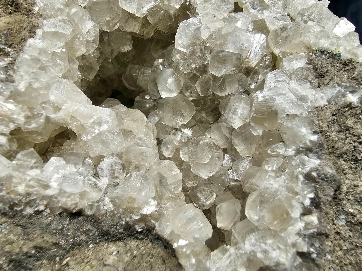 #33027 Super clear Nailhead Spar Calcite geode, Chalcopyrite ore and multiple small fossils in the matrix