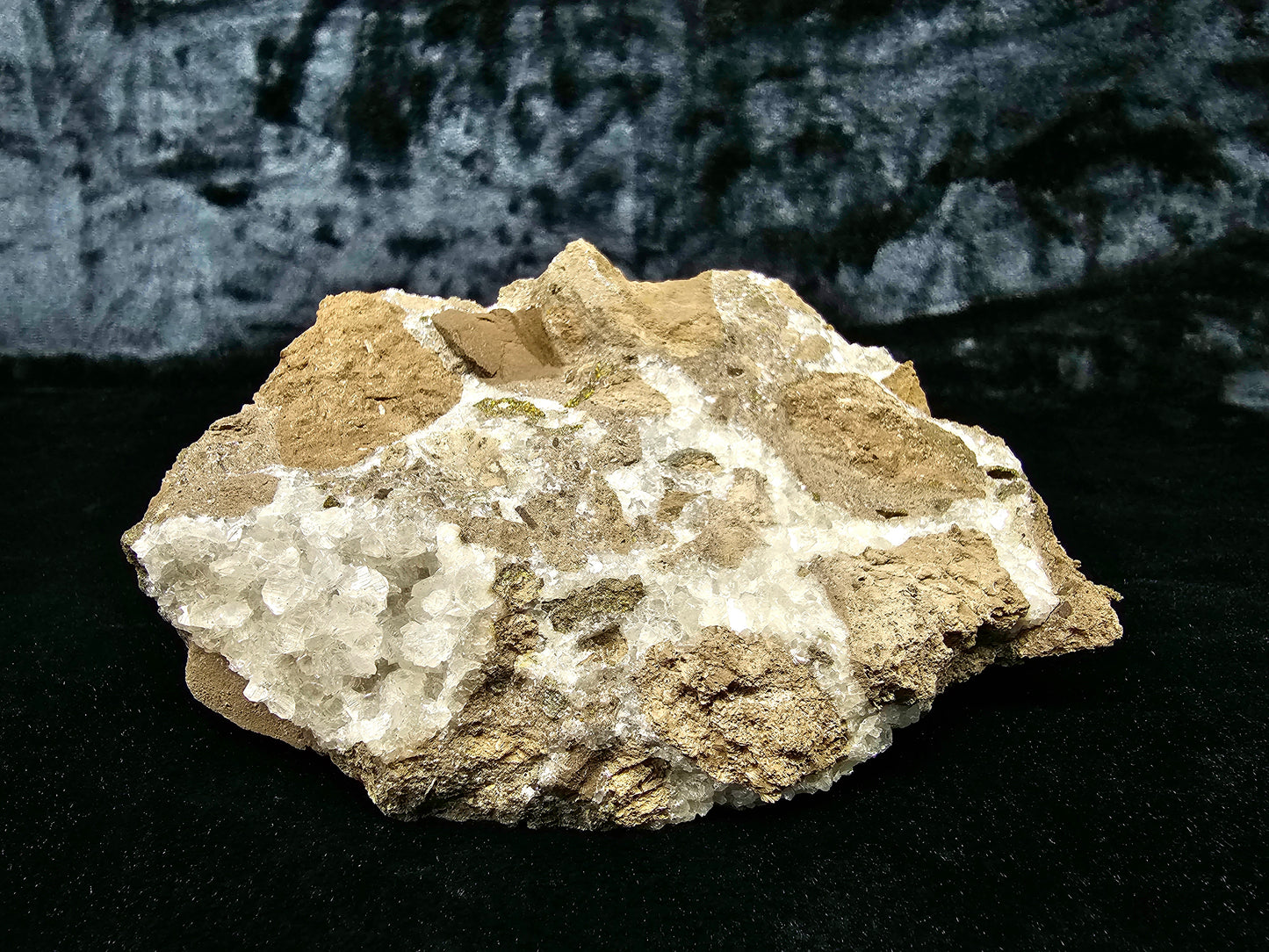 #33044 Super clear Nailhead Spar Calcite cluster, Chalcopyrite ore and multiple small fossils in the matrix