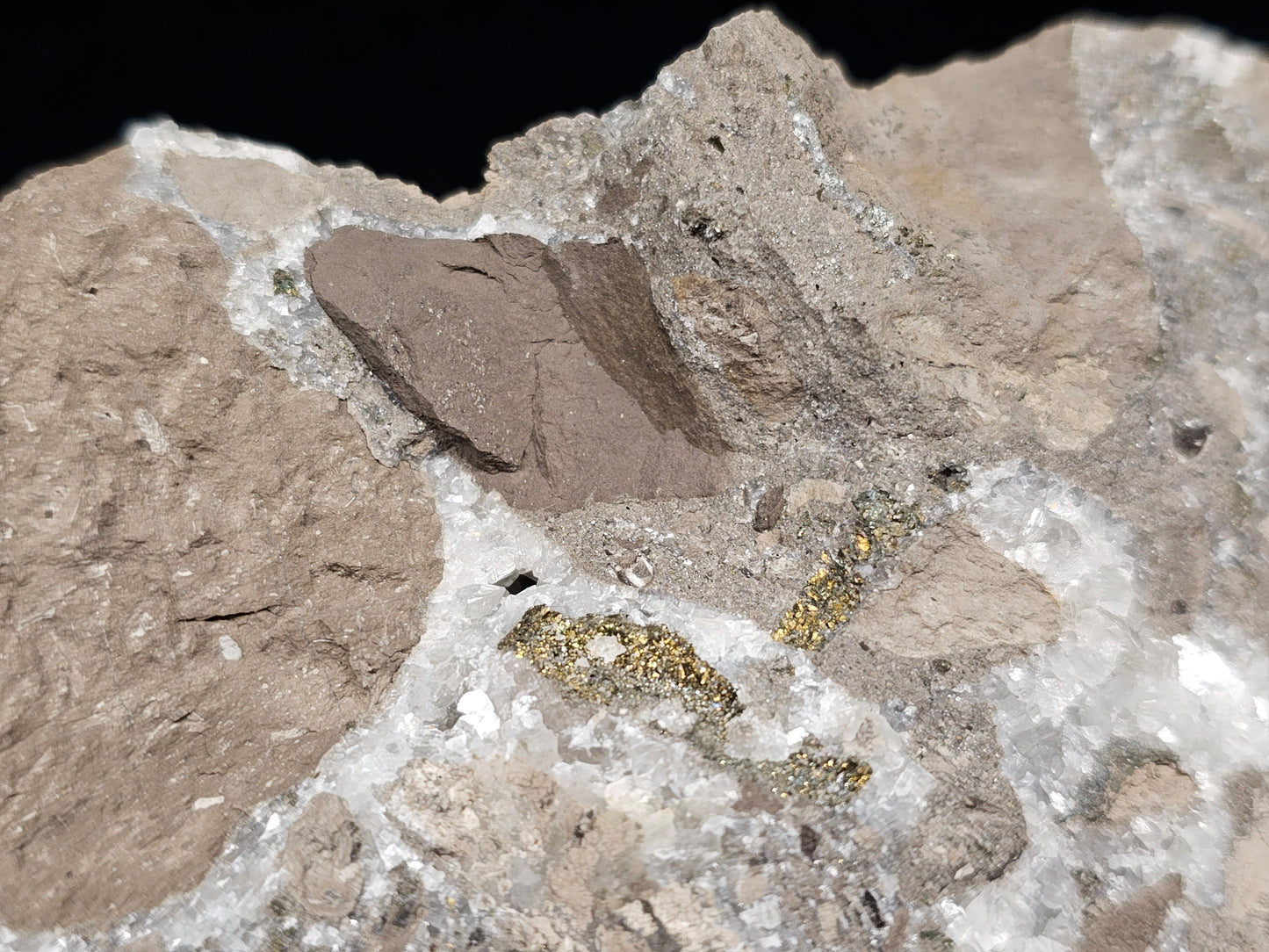 #33044 Super clear Nailhead Spar Calcite cluster, Chalcopyrite ore and multiple small fossils in the matrix