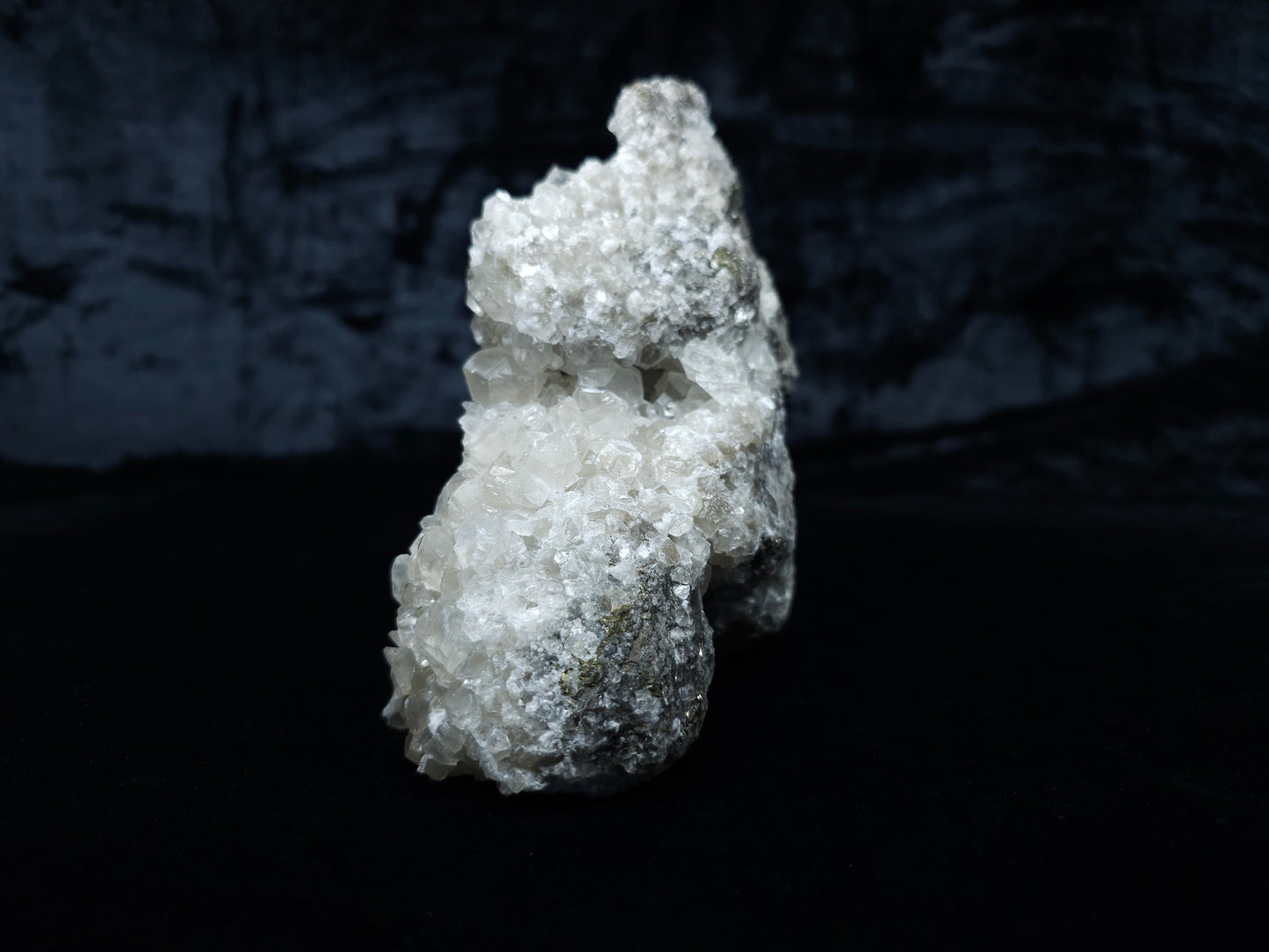 #33076 Super clear Nailhead Spar Calcite cluster, Chalcopyrite ore and multiple small fossils in the matrix