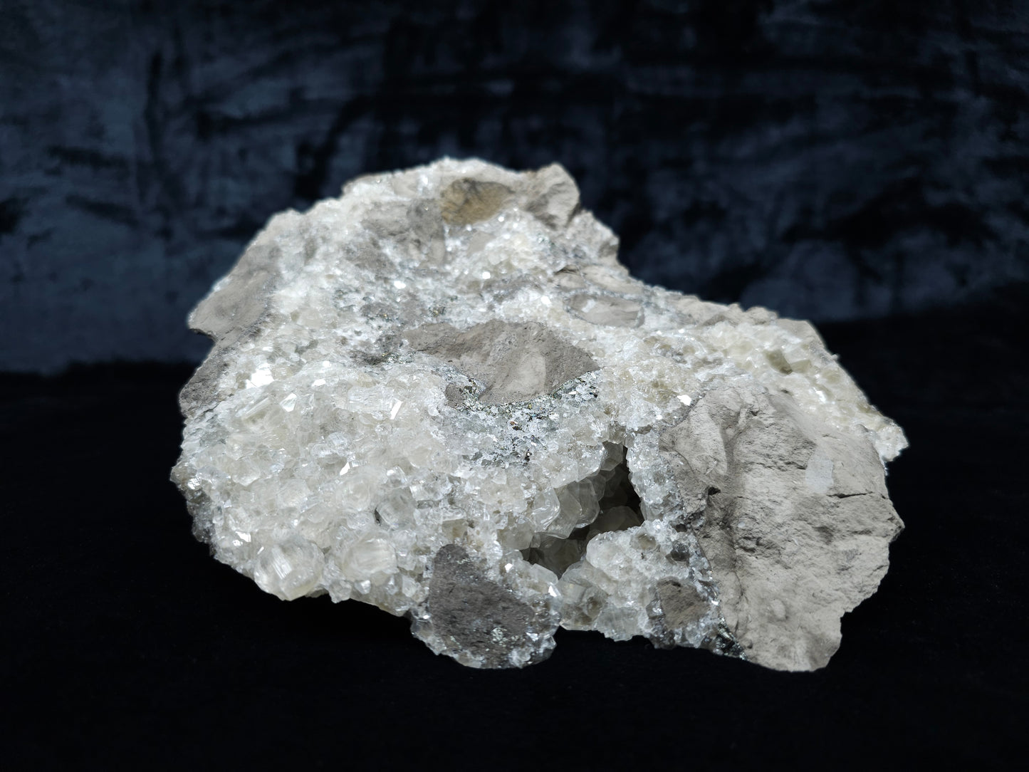 #33063 Super clear Nailhead Spar Calcite geode, Chalcopyrite ore and multiple small fossils in the matrix