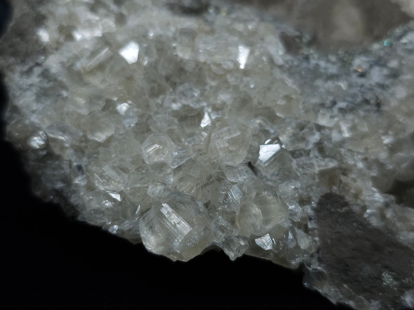 #33063 Super clear Nailhead Spar Calcite geode, Chalcopyrite ore and multiple small fossils in the matrix