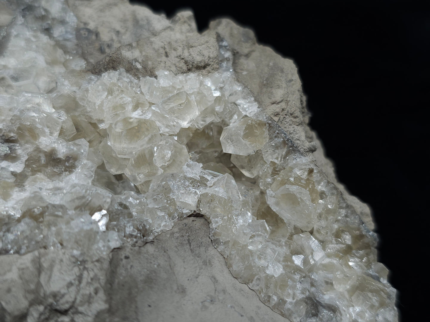#33063 Super clear Nailhead Spar Calcite geode, Chalcopyrite ore and multiple small fossils in the matrix