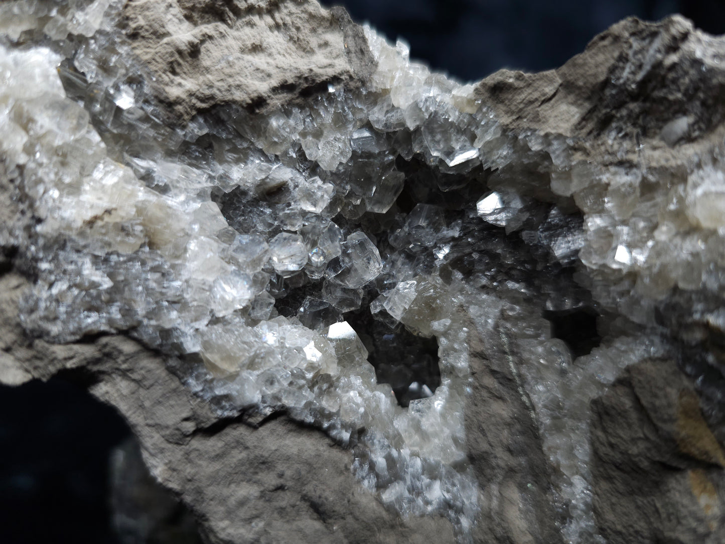 #33063 Super clear Nailhead Spar Calcite geode, Chalcopyrite ore and multiple small fossils in the matrix