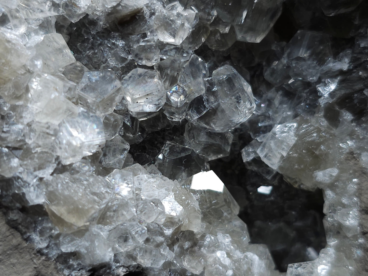 #33063 Super clear Nailhead Spar Calcite geode, Chalcopyrite ore and multiple small fossils in the matrix