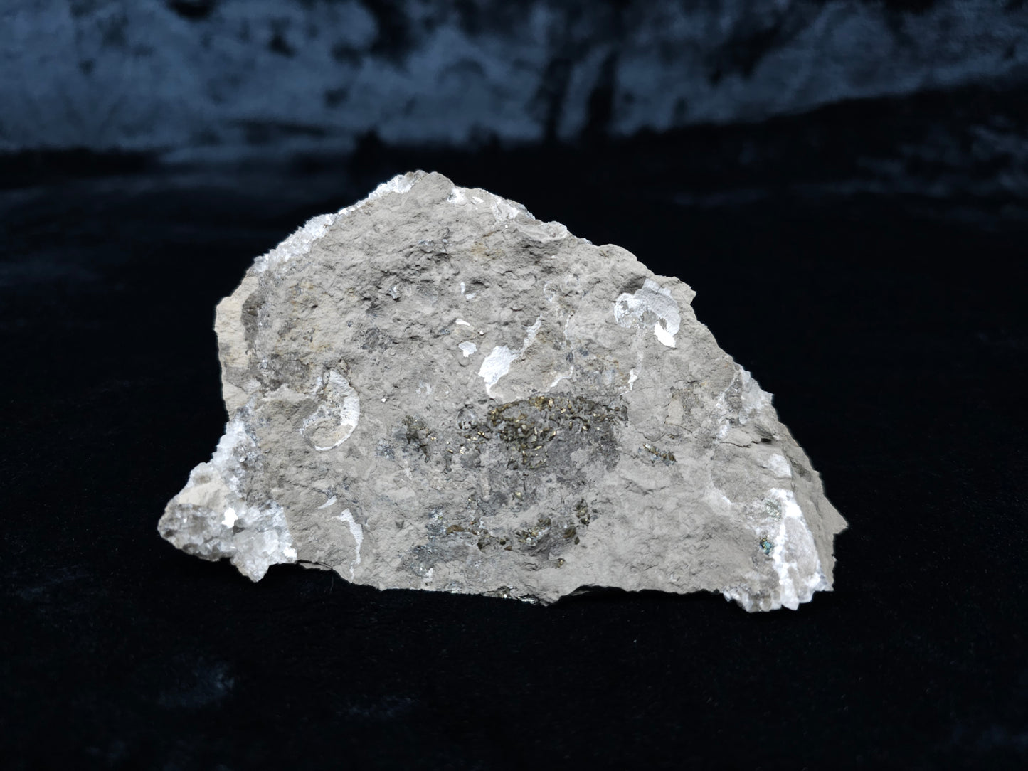 #33050 Super clear Nailhead Spar Calcite small geode, Chalcopyrite ore and multiple small fossils in the matrix