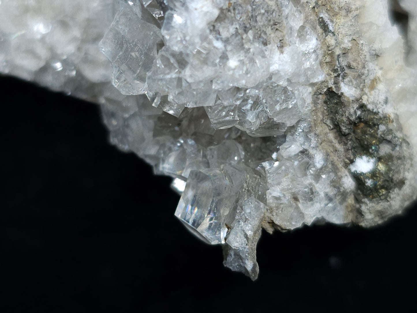 #33050 Super clear Nailhead Spar Calcite small geode, Chalcopyrite ore and multiple small fossils in the matrix