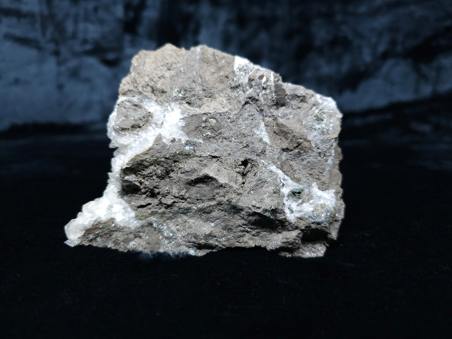 #33059 Super clear Nailhead Spar Calcite cluster, Chalcopyrite ore and multiple small fossils in the matrix