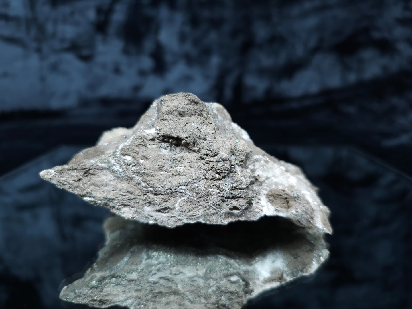 #33057 Super clear Nailhead Spar Calcite small geode, Chalcopyrite ore and multiple small fossils in the matrix
