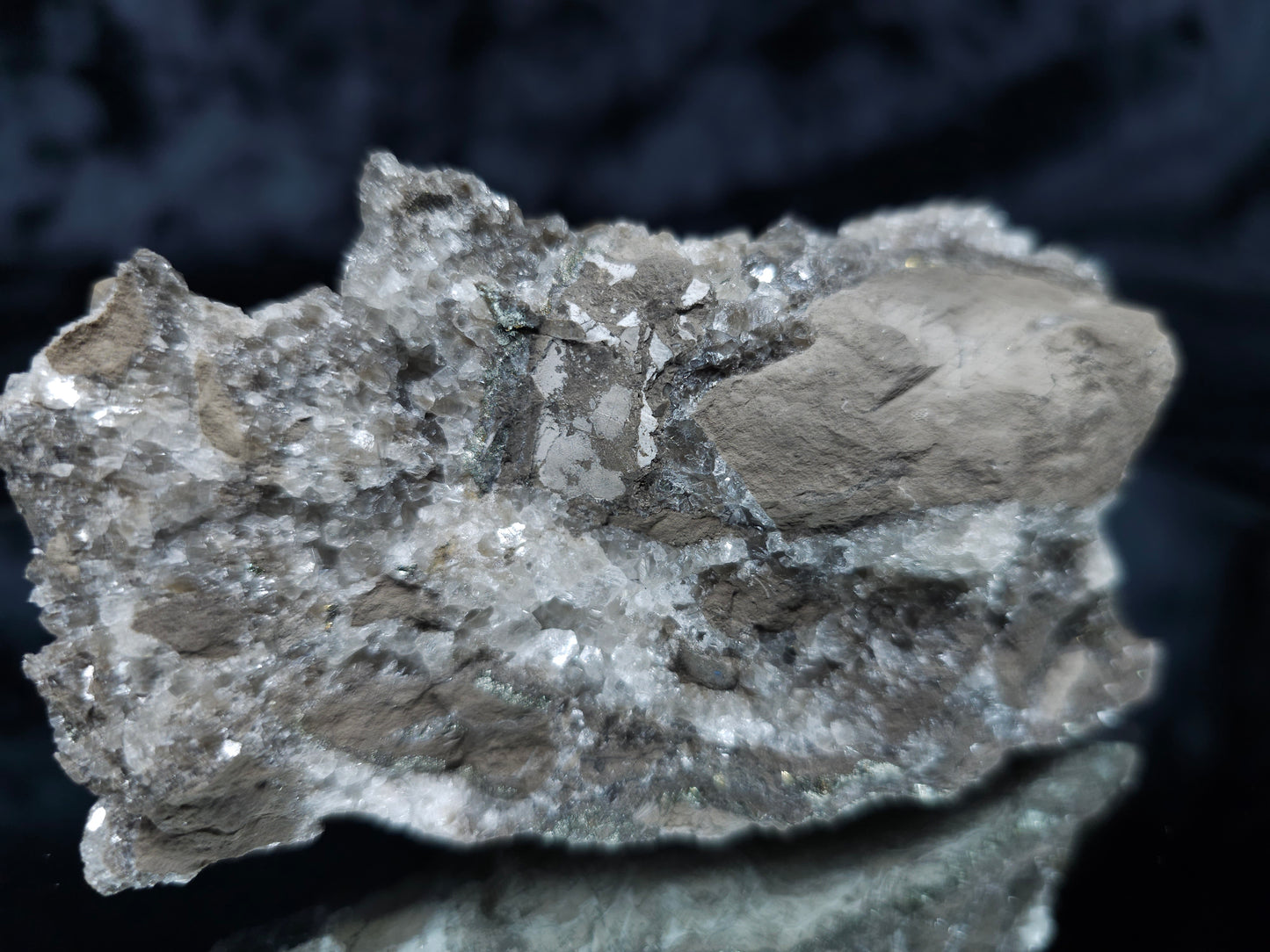 #33057 Super clear Nailhead Spar Calcite small geode, Chalcopyrite ore and multiple small fossils in the matrix