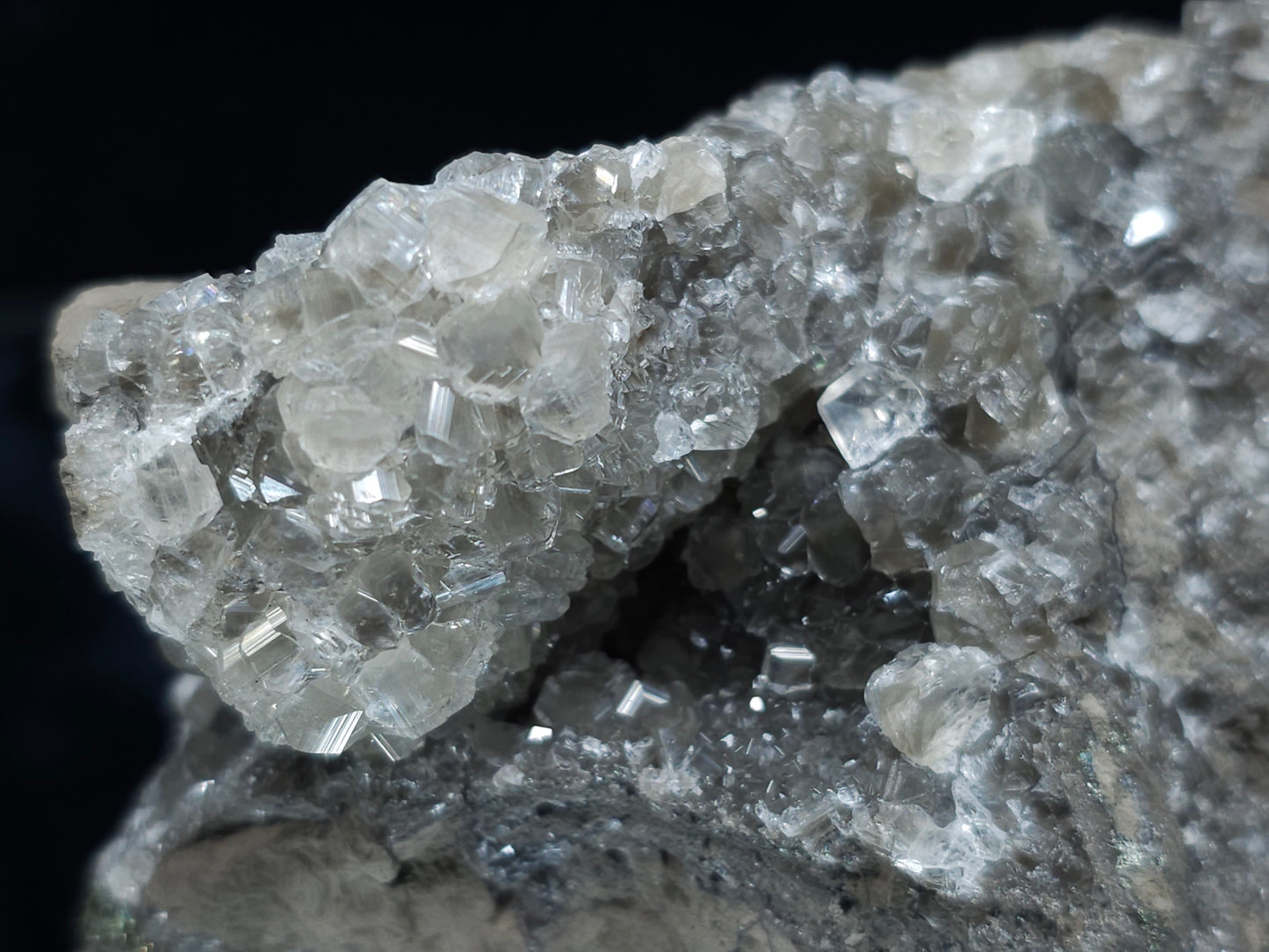 #33057 Super clear Nailhead Spar Calcite small geode, Chalcopyrite ore and multiple small fossils in the matrix