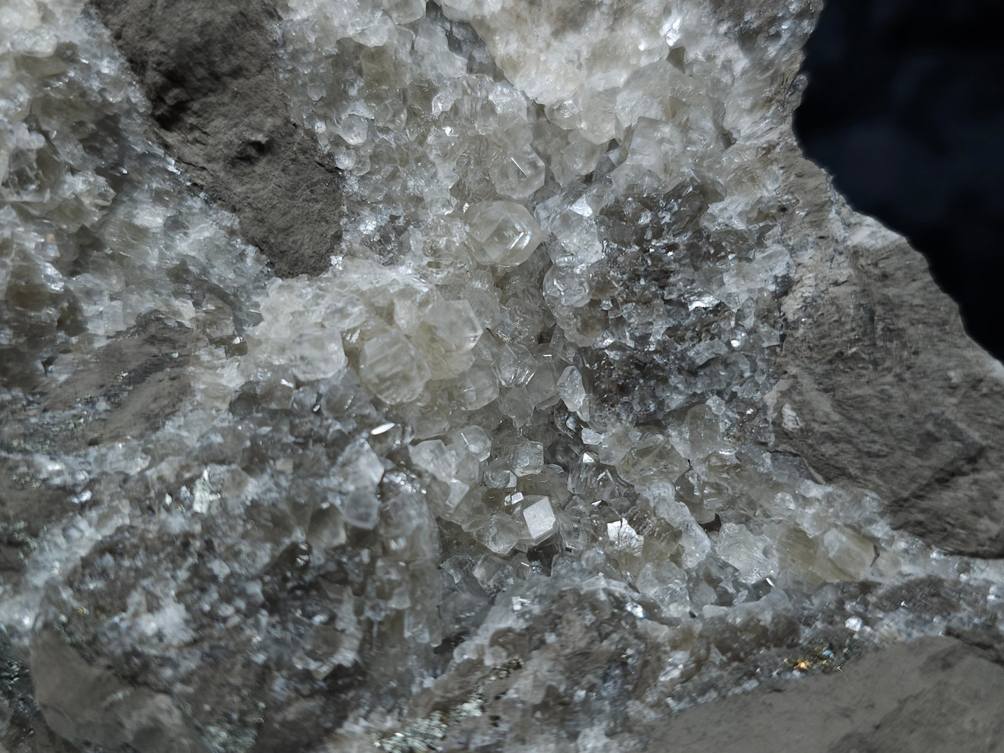 #33069 Super clear Nailhead Spar Calcite cluster, Chalcopyrite ore and multiple small fossils in the matrix
